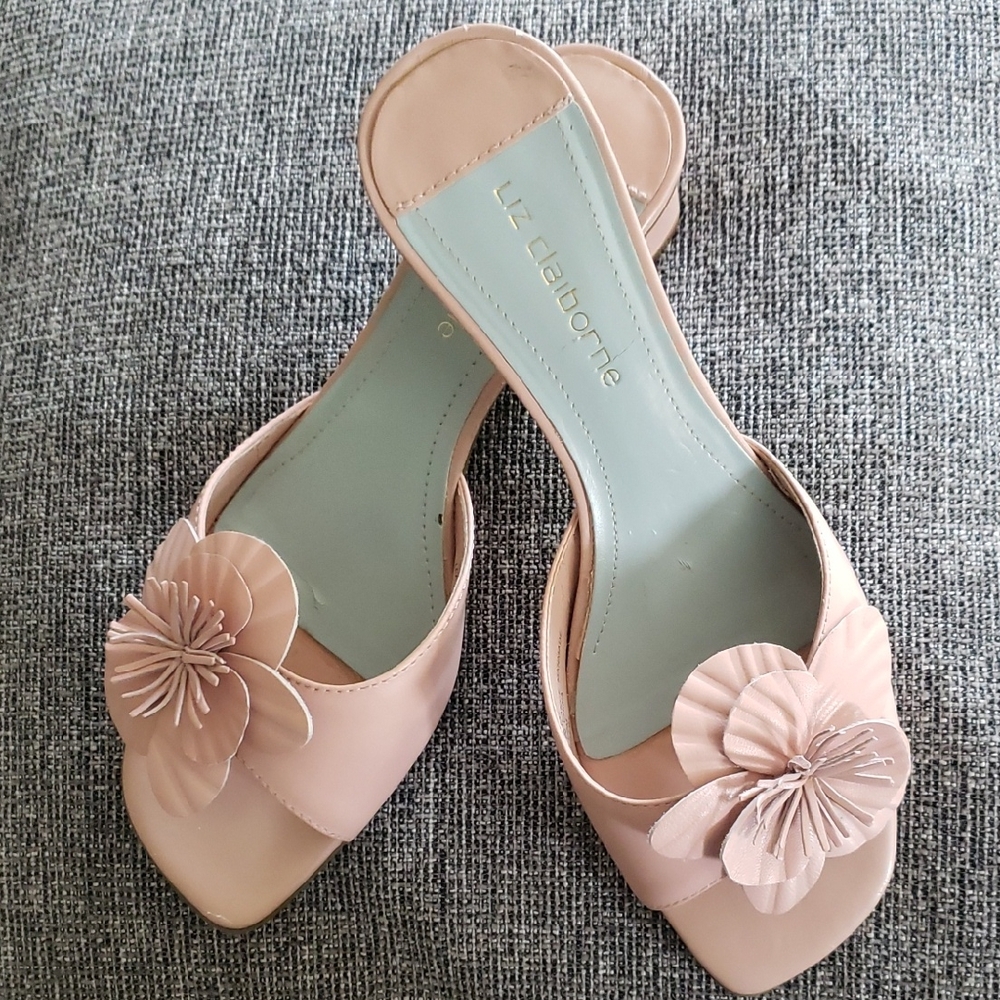 Liz Claiborne Women's Samon Color Floral Sandals